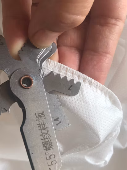 Vêtements de protection jetables, robes d'isolement médical PP, poignets élastiques et tricotés